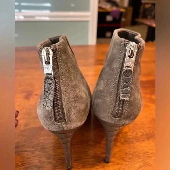 Sam Edelman gray suede pointed toe booties size 8 - Picture 10 of 12